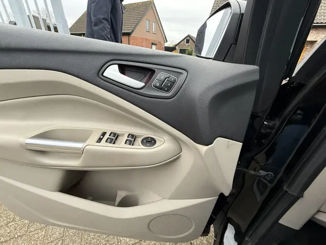 Ford Escape 2.0 AUT titanium 244 PK 2017 Benzine 14