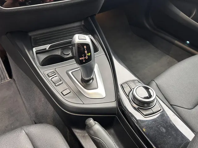 BMW 1 Serie 118i High Executive 2017 Benzine 18