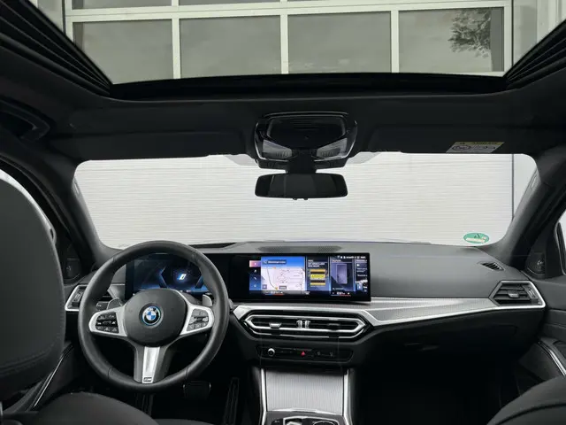 BMW 3 Serie Touring 330e xDrive 2024 Hybride Benzine 37