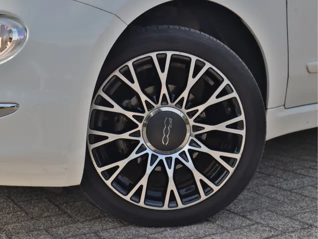 Fiat 500 1.0 Hybrid Launch Edition 2020 Hybride Benzine 8