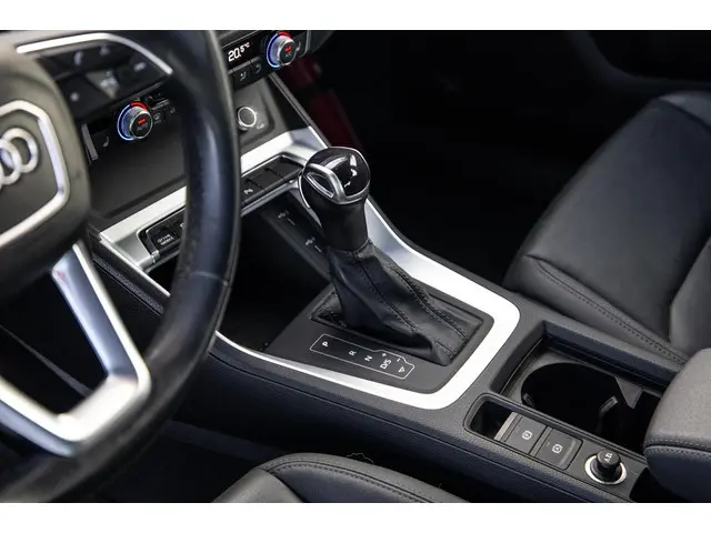 Audi Q3 45 TFSI e edition 2021 Hybride Benzine 33