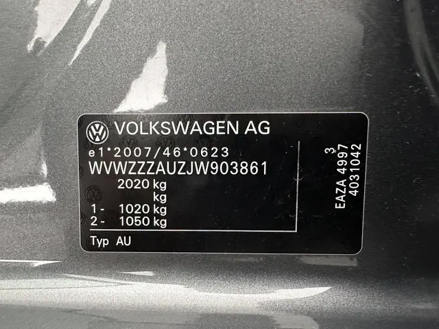 Volkswagen e-Golf (SOH-100%) 2017 Elektrisch 24