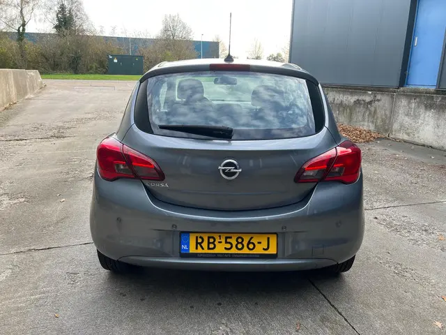 Opel Corsa 1.4 Online Edition 2017 Benzine 4