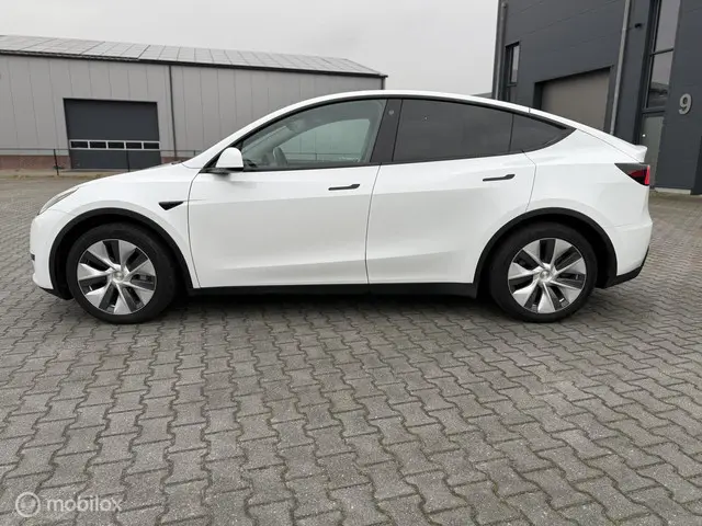 Tesla Model Y RWD 58 kWh 2022 Elektrisch 4