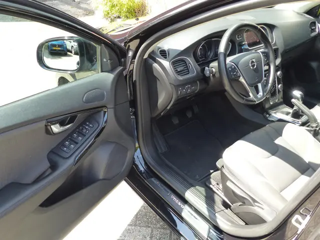 Volvo V40 T3 Dynamic Edition 2019 Benzine 12