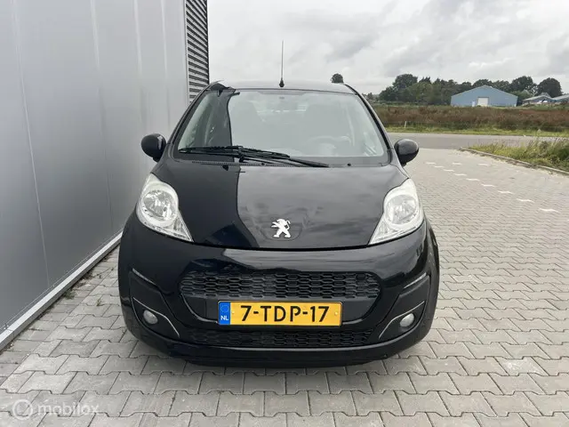 Peugeot 107 1.0 Active NAP 2014 Benzine 9