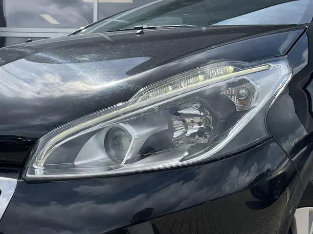 Peugeot 208 1.2 PureTech Blue Lion 2016 Benzine 2