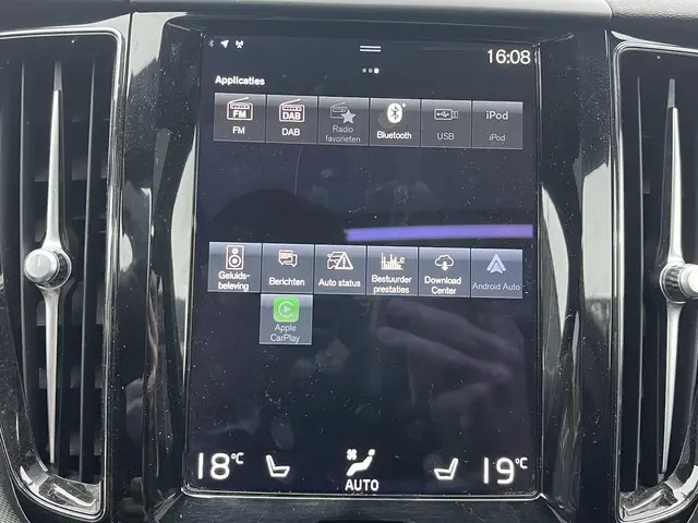 Volvo XC60 2.0 B4 R-Design 2021 Benzine 33