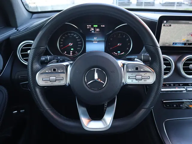 Mercedes-Benz GLC 300e 4MATIC 2020 Hybride Benzine 13