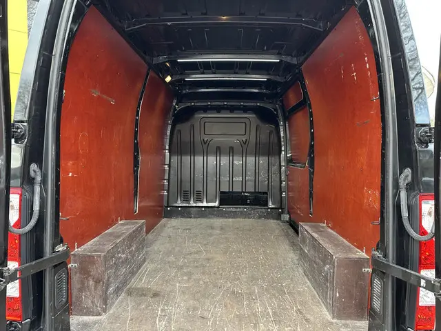 Renault Master T33 2.3 dCi 130 L2H2 2018 Diesel 15
