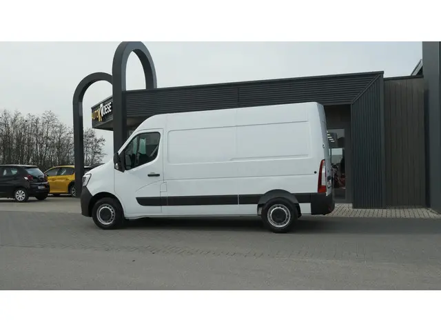 Renault Master T35 2.3 dCi 135 L2H2 Comfort 2024 Diesel 9