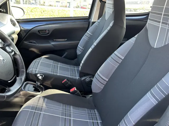 Peugeot 108 1.0 e-VTi Active AUTOMAAT / Airco 2017 Benzine 19