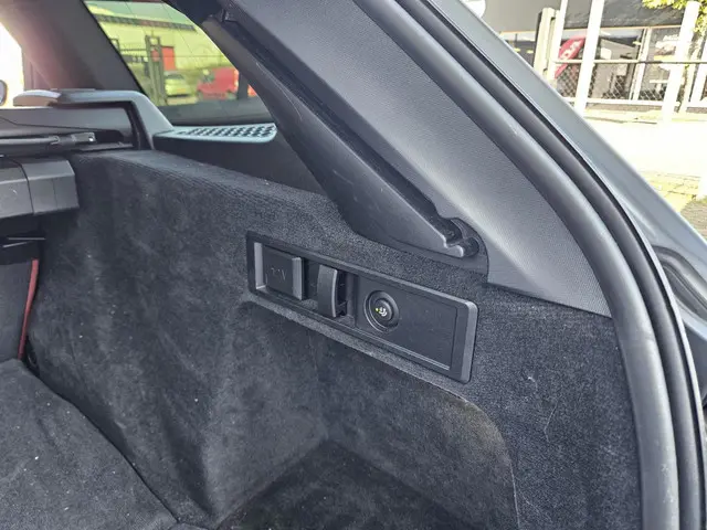 BMW 3 Serie Touring 330e 2022 Hybride Benzine 30