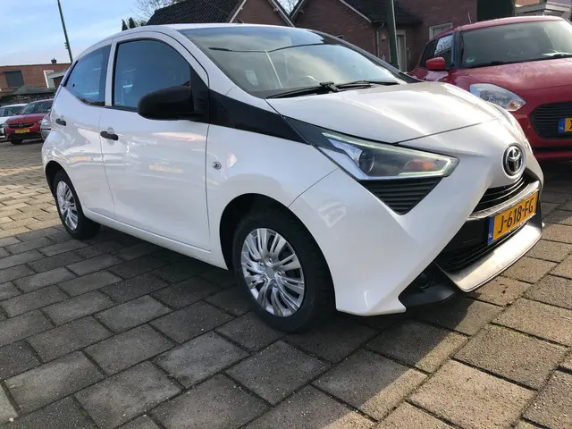 Toyota Aygo AYGO 1.0 VVT-i x-fun 2020 Benzine 4
