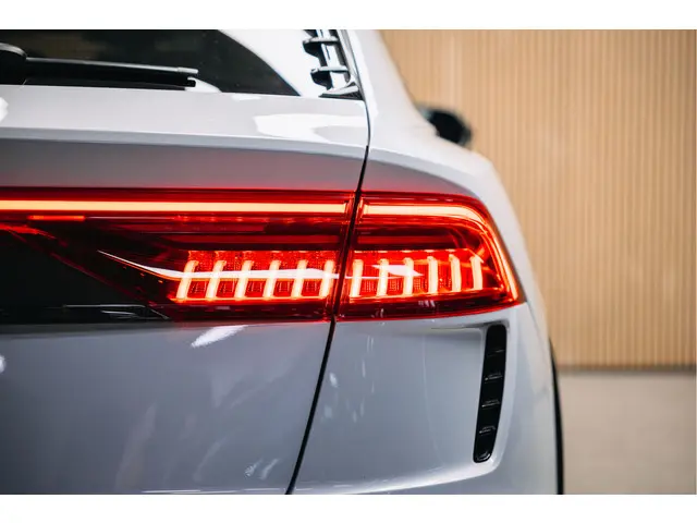 Audi Q8 4.0 TFSI RSQ8 quattro 2022 Hybride Benzine 13