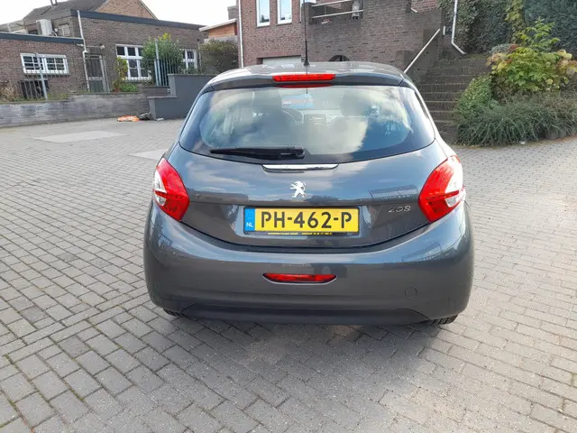 Peugeot 208 1.0 VTi Access 2013 Benzine 6