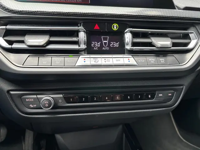 BMW 1 Serie 118i Executive Edition 2020 Benzine 15