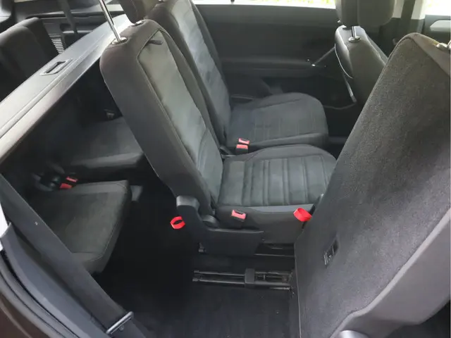 Volkswagen Touran 1.2 TSI Connected Series 2017 Benzine 42