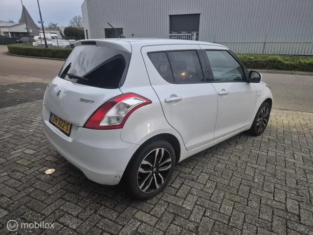 Suzuki Swift 1.2 Exclusive EASSS 2015 Benzine 9