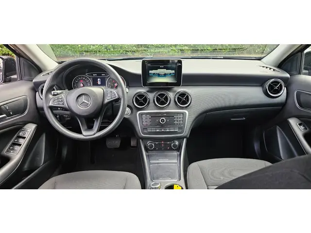Mercedes-Benz A-Klasse 160 Business 2017 Benzine 16