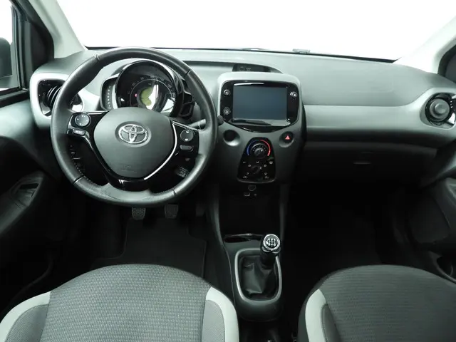 Toyota Aygo 1.0 VVT-i x-play 2022 Benzine 10