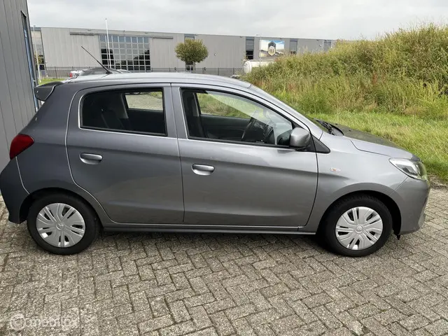 Mitsubishi Space Star 1.2 Connect+ 2023 Benzine 18