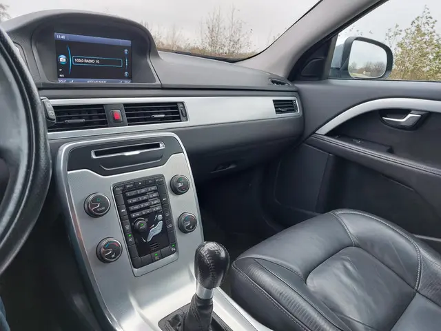 Volvo V70 1.6 T4 R-Design. TREKHAAK! 2012 Benzine 22