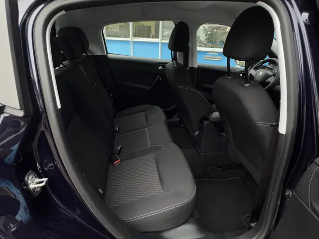 Peugeot 208 1.2 RIJKLAAR! Nieuwe Distributie 2019 Benzine