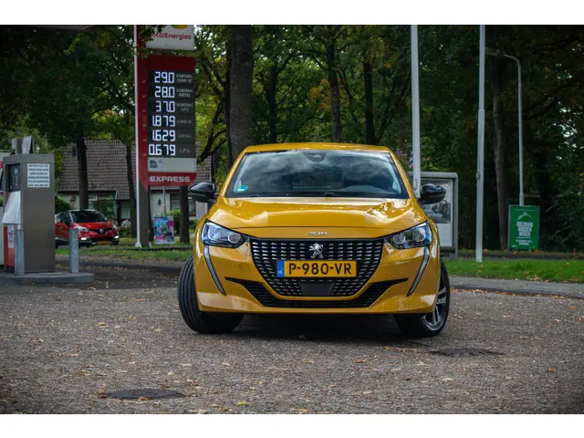 Peugeot 208 1.5 BlueHDi Allure Pack 2022 Diesel 24