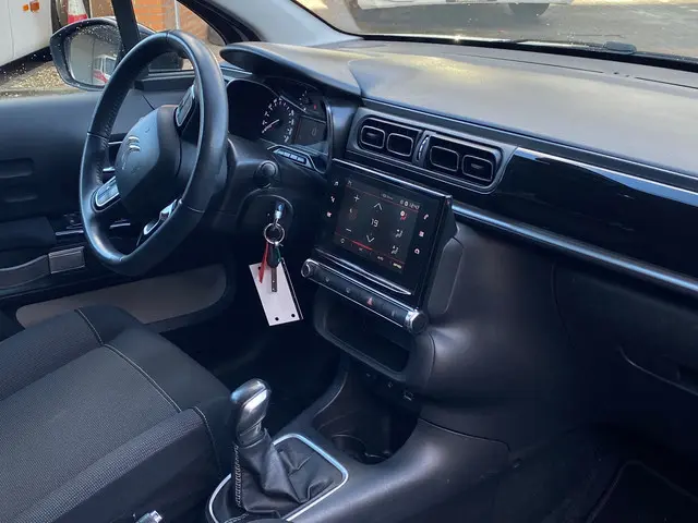 Citroën C3 1.2 PureTech Shine 2017 Benzine 14