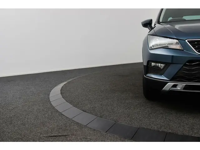 SEAT Ateca 1.0 EcoTSI Style blauw 2017 Benzine 36
