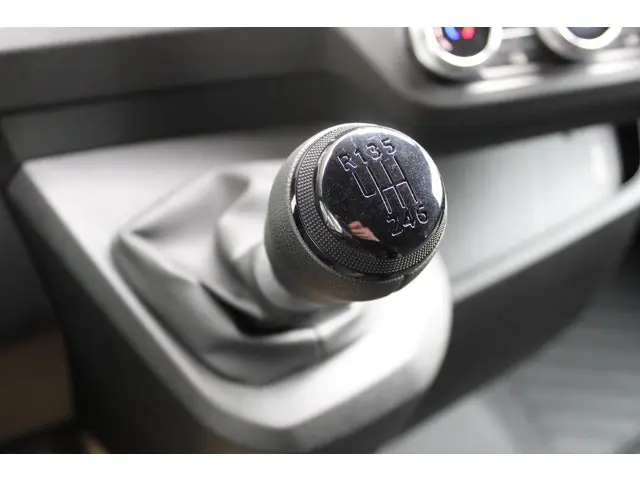 Renault Master T35 2.0 dCi 130 L2H2 Start 2024 Diesel 17