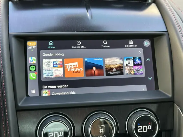 Jaguar F-Type P300 RWD R-Dynamic 2020 Benzine 23
