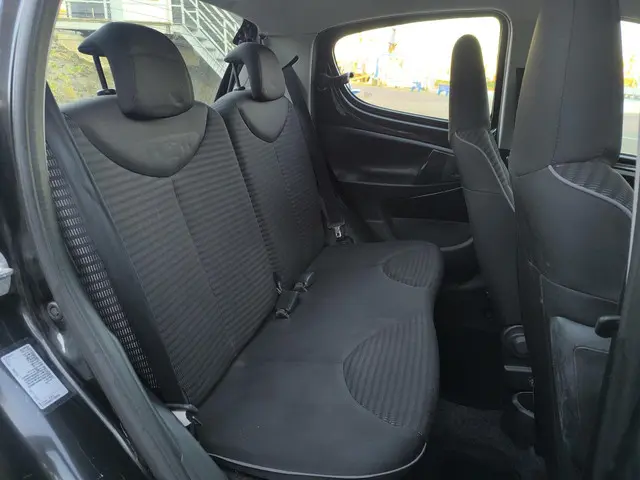 Peugeot 107 1.0 Envy 2013 Benzine 13