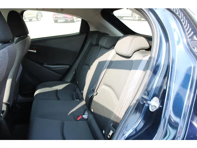 Mazda 2 1.5 e-SkyActiv-G 90 Exclusive-Line 2023 Benzine 26