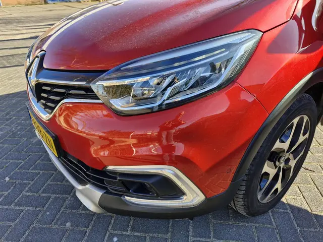 Renault Captur 0.9 TCe Bose 2018 Benzine 32