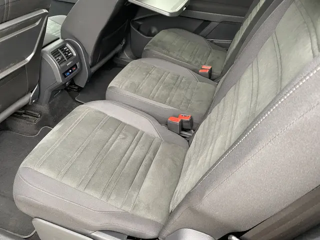 Volkswagen Touran 1.2 TSI Highline 7p 2018 Benzine 33
