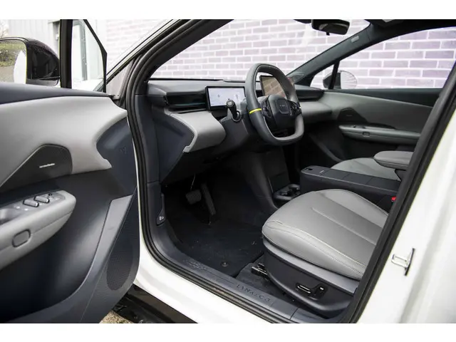 Lynk & Co 02 More 66 kWh 2025 Elektrisch 28