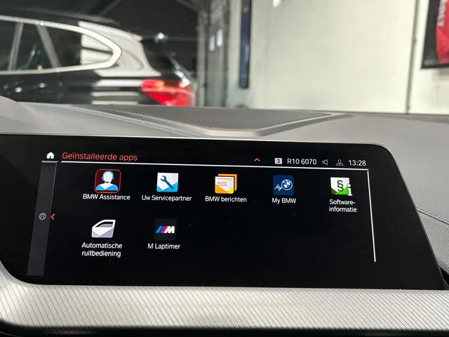 BMW 1 Serie 120i Business Edition 2022 Benzine 24