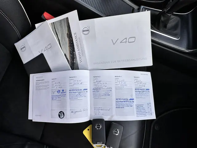 Volvo V40 2.0 T2 R-Design 2016 Benzine 17