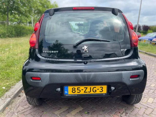 Peugeot 107 1.0 Active-Airco-1e eigenaar 2012 Benzine 6