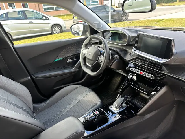 Peugeot 2008 1.2 PureTech Allure Pack 2021 Benzine 15
