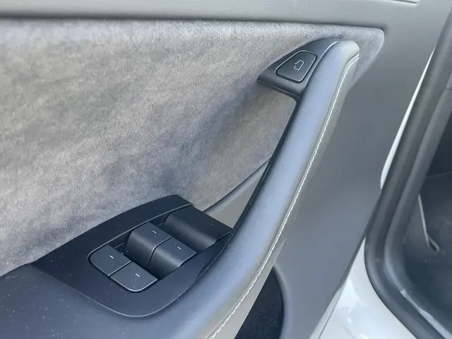 Tesla Model Y Performance AWD 75 kWh 2023 Elektrisch 16