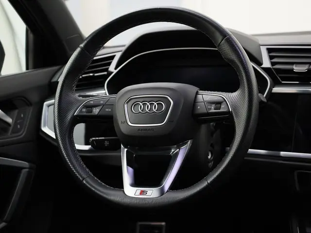 Audi Q3 45 TFSIe 180kW/245PK S-Line 2022 Hybride Benzine 33