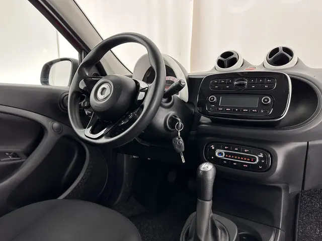 Smart Forfour 1.0 Pure Cool&Audio-Pack 2016 Benzine 7