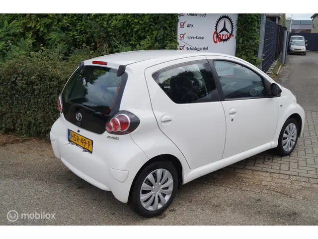 Toyota Aygo 1.0 VVT-i Comfort met Airco 2013 Benzine 10