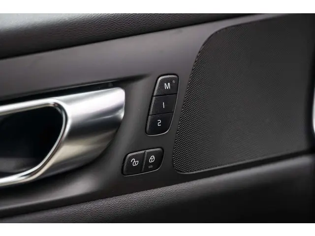 Volvo V60 T6 Recharge AWD R-Design 2022 Hybride Benzine 7