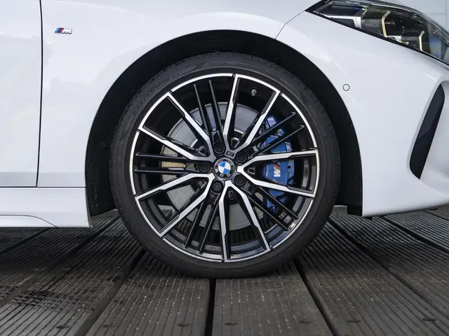 BMW 1 Serie 118i 2021 Benzine 6