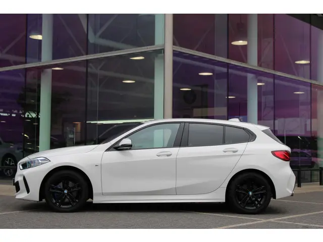 BMW 1 Serie 118i M Sport Automaat 2023 Benzine 4