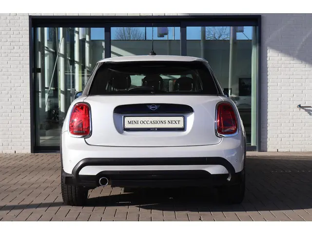 MINI 5-Deurs 1.5 Cooper Classic 2024 Benzine 4